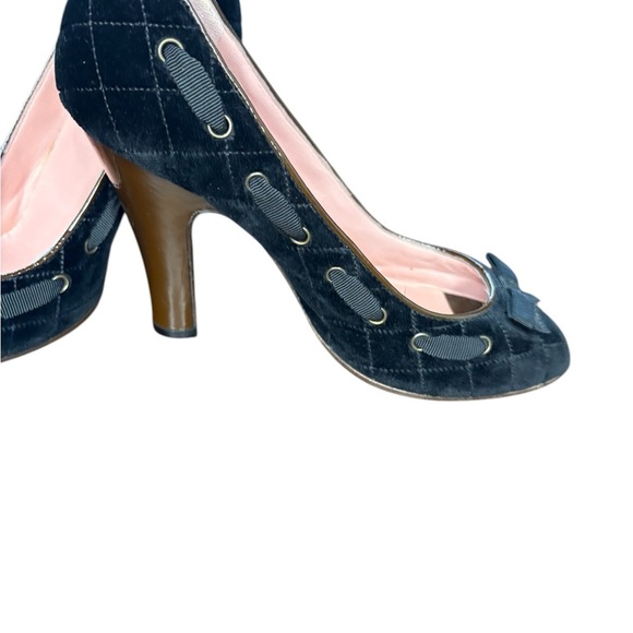 MARC JACOBS women’s Black Quilted Velvet Peep
Toe Heels 4” sz 37.5 never worn - Picture 8 of 9